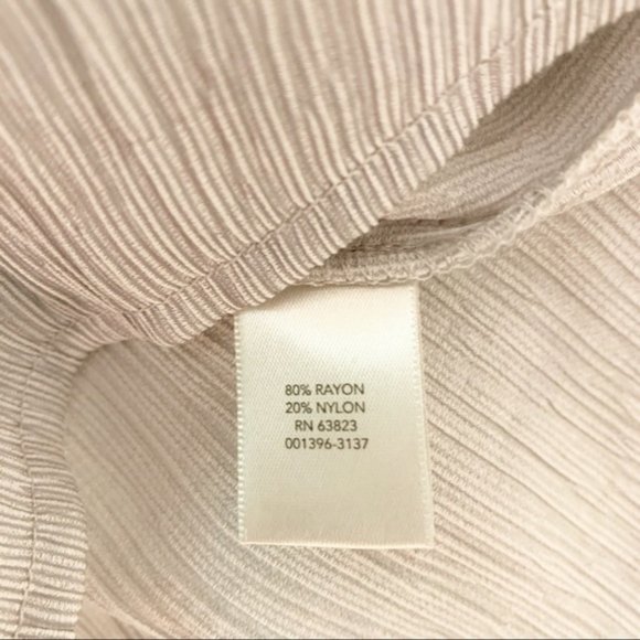 CJ Banks V Neck Button Crepe Textured Blouse 1X - Picture 6 of 8